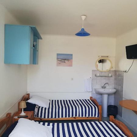 Le Breton Hotel Basse-Indre Bagian luar foto