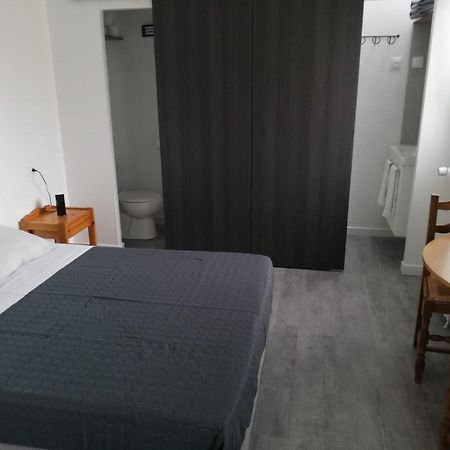 Le Breton Hotel Basse-Indre Bagian luar foto