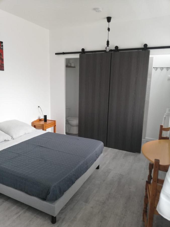 Le Breton Hotel Basse-Indre Bagian luar foto