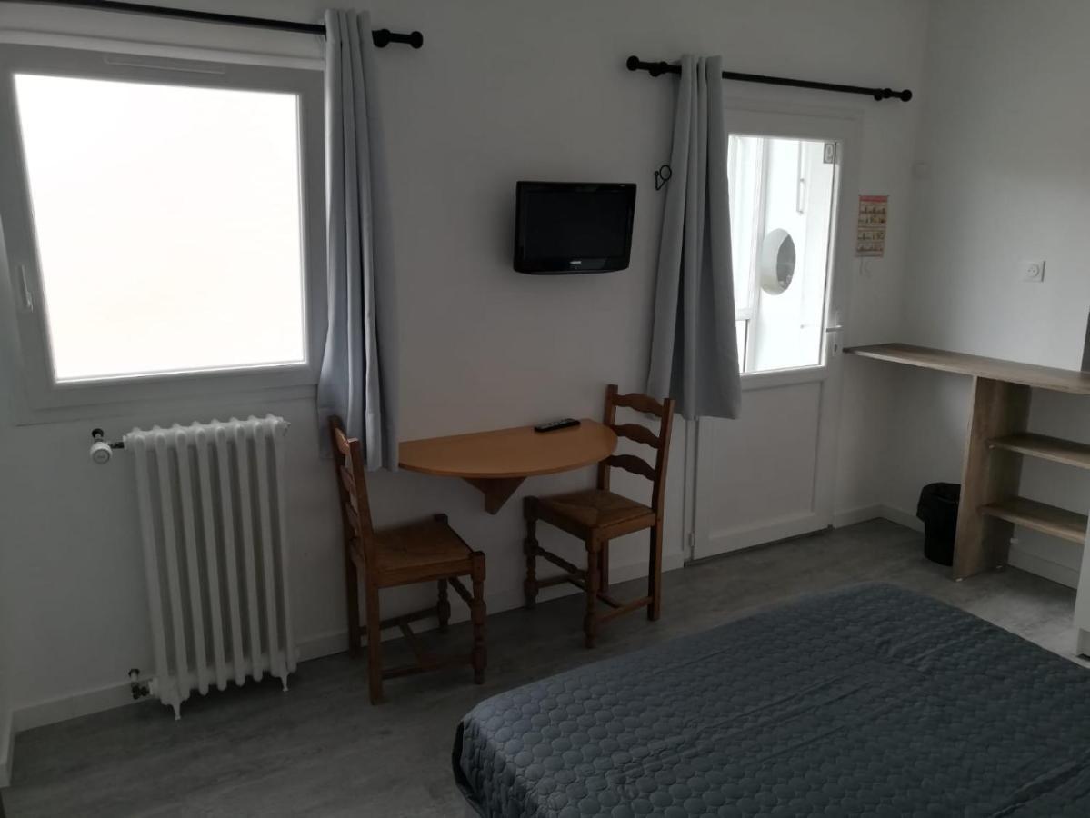 Le Breton Hotel Basse-Indre Bagian luar foto