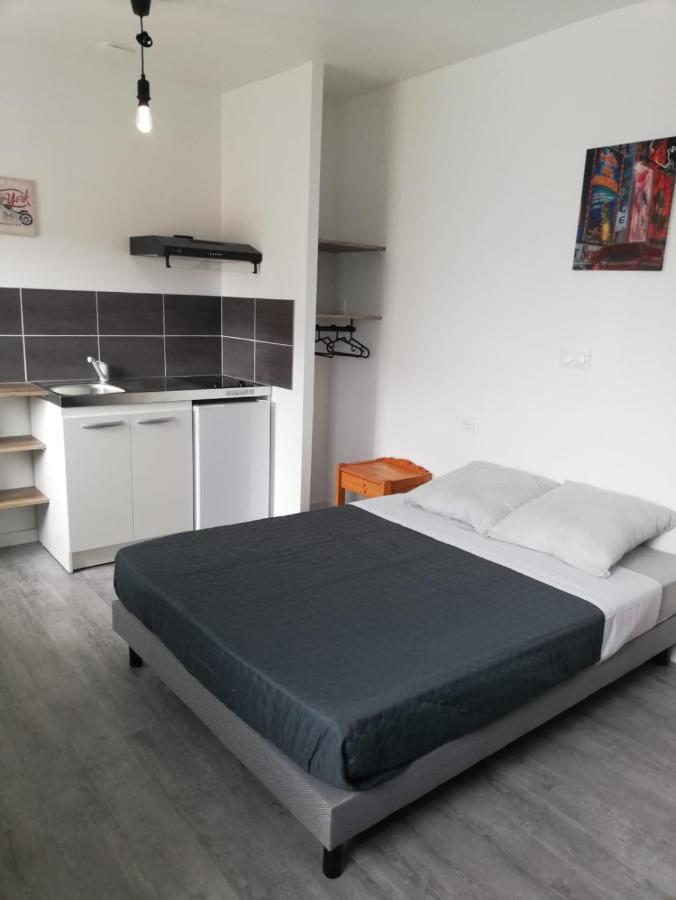 Le Breton Hotel Basse-Indre Bagian luar foto
